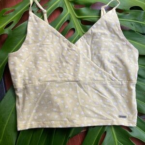 Hollister $20 Light Yellow Casual Tee size S